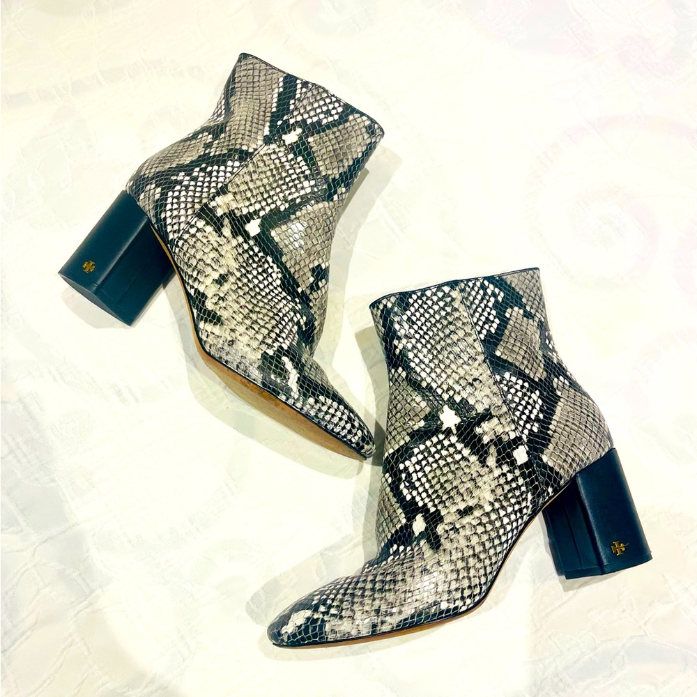 TORY BURCH
Leather Animal Print Boots